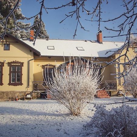 Apartments Simakova Vila トゥルノフ エクステリア 写真